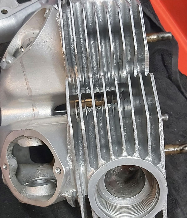 Norton Commando 850 cylinder head